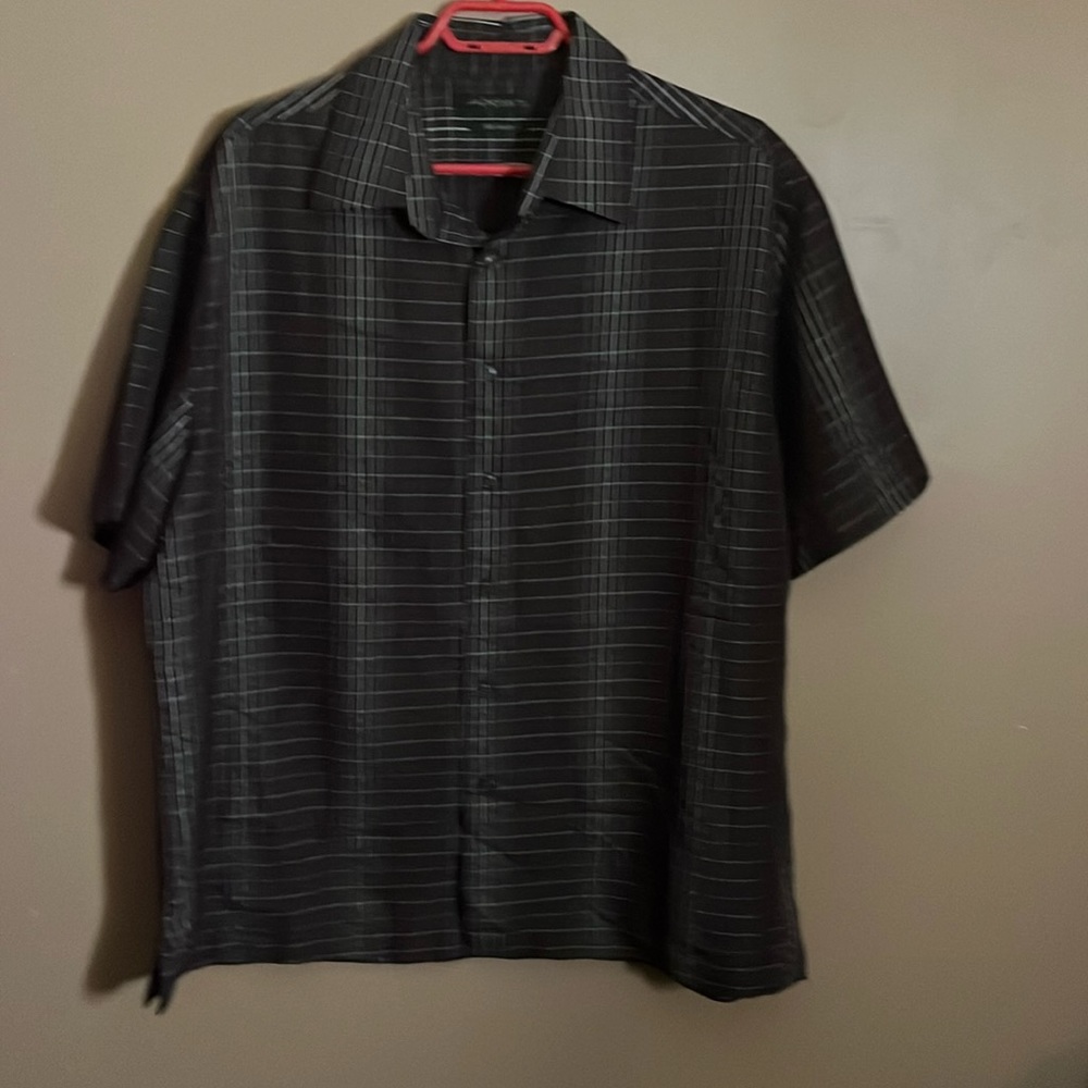 😄Silk touch short sleeve dress shirt. B3
